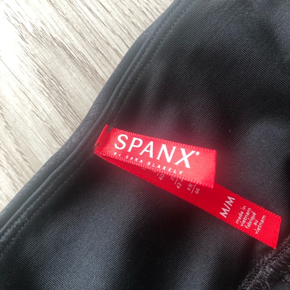 *SOLD* Spanx faux leather pleather leggings medium - Picture 6 of 14